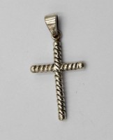 Auktion 371<br>925er Silber-Kreuzanh&auml;nger, ca. 3,1gr. , L-3,8cm, leicht verbogen