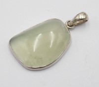 Auktion 371<br>Prehnit-Anh&auml;nger, 925er Silber-Fassung, ca. 7gr., L-3,8cm