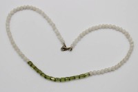 Auktion 371<br>Halskette, Mondstein und Peridot, ca. L-44cm , Silberschlie&szlig;e
