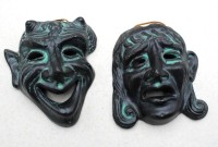 Auktion 371<br>griechische Theatermasken-Wandreliefs,Terrakotta,  gr&uuml;ne Patina, ca. H-15cm