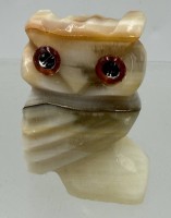 Auktion 371<br>Eulenfigur  aus Onyx-Marmor handgeschnitzt., H-6,5 cm, B-4,5 cm