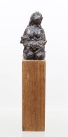 Auktion 371<br>Figur auf hohem Holzsockel, wohl Stuck, undeutl. signiert,  ca. H-29cm