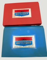 Auktion 371<br>2x vintage Spielek&auml;sten "Battle Ship" aus Kunststoff, Vollst&auml;ndigkeit nicht &uuml;berpr&uuml;ft, 16x23 cm