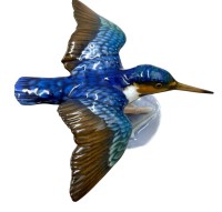 Auktion 371<br>Eisvogel von Rosenthal, auf B&auml;ttern, bemalt und signiert, Schnabelspitze minim. Abplatzer, H-12 cm, L-18 cm, B-21 cm, Entw.. Fritz Heidenreich, 1936