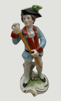 Auktion 371 / Los 8176 <br>&bdquo;Kavalier mit Stock&ldquo;, Scheibe-Alsbach, Th&uuml;ringen50-er J., Hutfeder mit Chip, H-15,5 cm