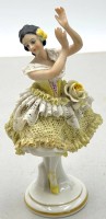 Auktion 371 / Los 8186 <br>Flamenco-T&auml;nzerin " Aelteste Volkstedter Porzellanmanufaktur," Spitzenkleid bestossen, H-17 cm