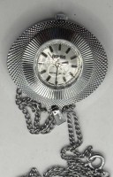 Auktion 371<br>mechan. Damen-Umh&auml;ngeuhr "Ramba" an langer Kette, gut erhalten und l&auml;uft