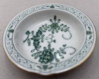 Auktion 371<br>kl. runder Ascher"Meissen" indisch gr&uuml;n, D-9 cm
