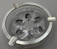 Auktion 374<br>grosser, schwerer Kristallascher "Orefors" mit Silberrand (gepr&uuml;ft), mittig signiert, D-ca. 19 cm