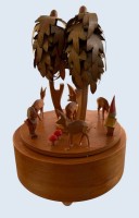 Auktion 371<br>alte Erzgebirge Spieluhr, H-22 cm, D-ca. 15 cm, Werk l&auml;uft