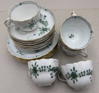 Auktion 372<br>18 tg. Kaffeeservice "Meissen" gr&uuml;ne indian. Malerei mit Gold, 6 kompl. Gedecke