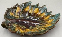 Auktion 372<br>grosse Majolika Blattschale, ca. 42x33 cm