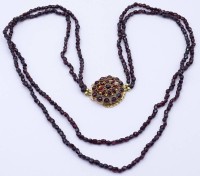Auktion 370<br>Lange 2- reihige Granat Halskette mit gr. Gold Steckverschluss 14K (gepr&uuml;ft),ca.L- 70cm, ges.Gew. 45,7 g., Schliesse ca. 6,2 gr.