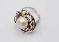 Auktion 372 / Los 1023 <br>925er Silber-Ring mit Perle, 7,8gr.,  RG 58