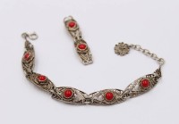 Auktion 372 / Los 1030 <br>filigranes Armband mit Koralle, Silber gepr., anbei Ersatzglieder, 12,6gr., L-18cm