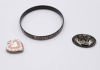 Auktion 372<br>Armreif, Medaillon und Brosche, 2x gemarkt Michaela Frey, Reif D-7cm