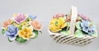 Auktion 372 / Los 9012 <br>2x Tischdekorationen, Blumenk&ouml;rbe, ca. H-11cm B-15cm , Bl&uuml;ten min. Bestossen