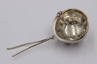 Auktion 372 / Los 11010 <br>Teesieb, &auml;lter, Silber gepr&uuml;ft, 14,3gr., ca. D-5cm