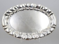 Auktion 372<br>kl. ovales Tablett, versilbert, ca. 25 x 17,5cm