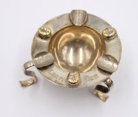 Auktion 372 / Los 11019 <br>Ascher auf Stand, Costa Rica, versilbert, ca. 3,5 x 6cm