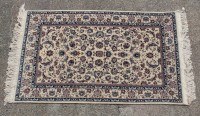Auktion 372<br>Teppich, Isfahan, guter Zustand, ca. 160 x 93cm