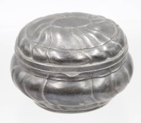 Auktion 372 / Los 15013 <br>Deckeldose, Zinn, &auml;lter,  H-7cm B-10,5cm