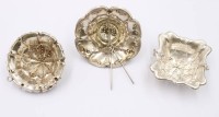 Auktion 372 / Los 11033 <br>3x div. fr&uuml;he Teeseibe, Silber gepr., zus. ca. 57,1gr., ca. D-7cm