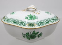 Auktion 372<br>Deckeldose, Kaiser, Sch&ouml;nbrunn, ca. H-8,5cm B-13,5cm