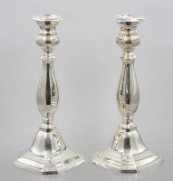 Auktion 372<br>Paar hohe Leuchter, versilbert, ca. H-34cm