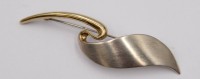 Auktion 372<br>925er Silber-Brosche, teilw. vergoldet, ca. L-8cm , 11,8gr.