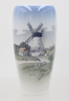 Auktion 372<br>Vase, Royal Copenhagen, M&uuml;hlenmotiv, ca. H-16,8cm