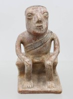 Auktion 372<br>pr&auml;kolumbianische Terrakotta-Figur eines "Coquero", ca. H-15cm
