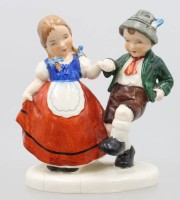 Auktion 372<br>Ein tanzendes Paar in Tracht von Sitzendorf , &auml;lter .