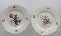 Auktion 372<br>2 Teller von Royal  Copenhagen,  florale Bemalung, D-25,5cm