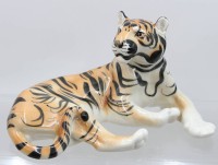 Auktion 372<br>liegender Tiger, Lomonosov, Entw. B. Vorobiev, ca. H-16cm B-29cm