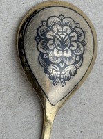Auktion 372<br>Teel&ouml;ffel, Silber-925- vergoldet, Laffe Unterseite mit Blume in Niello-Technik, L-11,5 cm, 14 gr., unged. Punze