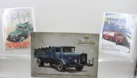 Auktion 372<br>3x div. neuzeit. Blechschilder, LKW-Motive, ca. 21 x 29,5cm u. 2x 20,5 x 14,5cm