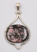 Auktion 372<br>Rhodonit-Anh&auml;nger, 925er Silberfassung, ca. 27,3gr., L-8cm