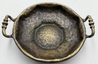 Auktion 372<br>schwere Bronzeschale mit Henkel, B-26 cm