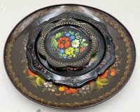 Auktion 372<br>3x russische Blechschalen mit Blumenmalerei, Volkskunst, D-17-27-36 cm, gut erhalten