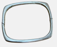 Auktion 372<br>eckiger Silber-Armreif  -925-, 6,7x6 cm, 26,71 gr.