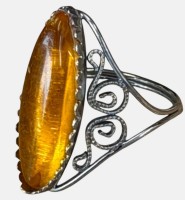 Auktion 372<br>filigraner Ring mit Bernsteincabouchon, wohl nur versilbert, RG 56