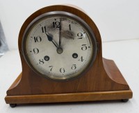 Auktion 372<br>Buffetuhr in Holzgeh&auml;use, H-22 cm, B-28 cm