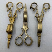 Auktion 372<br>3 alte Messing Dochtscheren