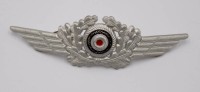 Auktion 372 / Los 7018 <br>Luftwaffe Schirmm&uuml;tzenschwinge mit Kokarde, 2. WK ?
