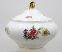 Auktion 372<br>gr. Deckeldose, Wunsiedel, florales Dekor, ca. H-13cm D-16cm