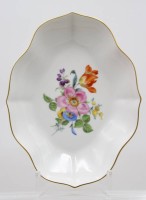 Auktion 372<br>Schale, Meissen, Schwertermarke, Blumenbemalung, 1. Wahl, H-3,5cm, B-19cm T-14,5cm