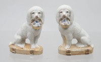 Auktion 372<br>Paar kl. Kaminhunde, Porzellan, 19. Jhd., ca. H-8,2cm