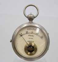 Auktion 372<br>Taschenvoltmeter im Taschenuhr-Stil, BREVET&Eacute; S.G.D.G., ca. D-5,5cm