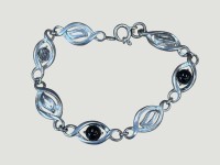 Auktion 372<br>Silberarmband-800- mit 2 schwarzen Onyxkugeln, der dritte fehlt,L-18 cm, 12,55 gr.